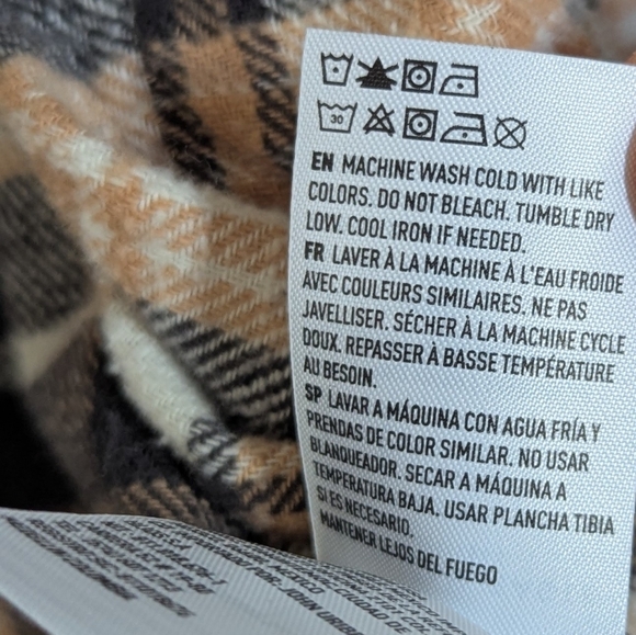 American Eagle Cozy Cabin Cropped Flannel - Picture 8 of 9